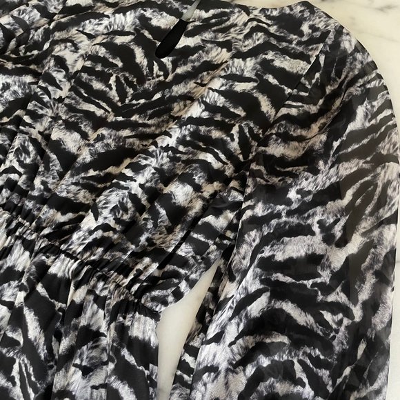 Alice + Olivia Black and White Print Long Sleeve Silk Dress - Picture 14 of 15